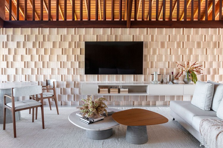 Деревянные поверхности в бразильских домах: изучение узоров и текстур — изображение 3 из 24