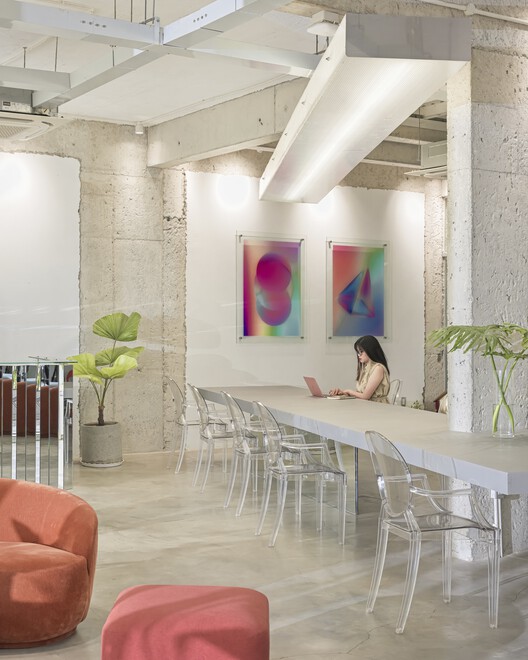Гибридный офис Inspire Hub / DQV Architects — Фотография интерьера, стул