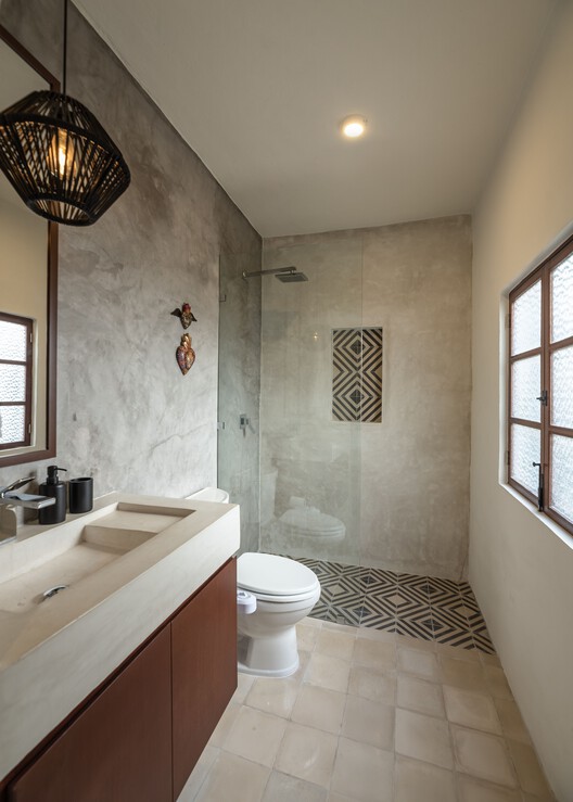 Pitahaya House / Taller Estilo Arquitectura - Фотография интерьера, ванная, окна, раковина, туалет
