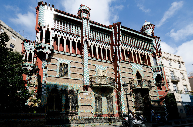 Путеводитель по архитектуре: 10 зданий Гауди, которые стоит увидеть в Барселоне — изображение 4 из 11