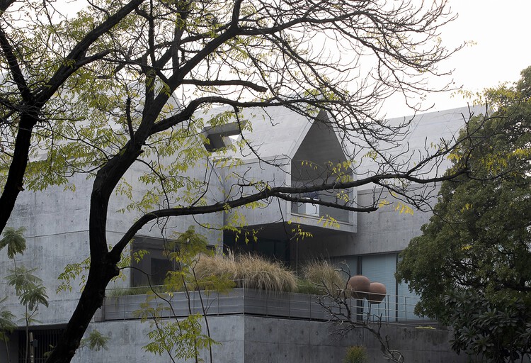 Дом Призмы / Matra Architects & Rurban Planners — Экстерьерная фотография