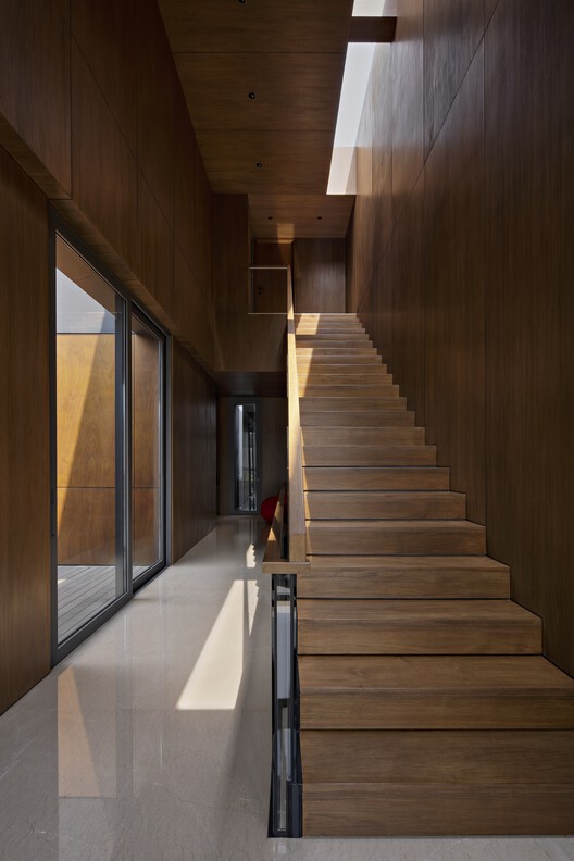 Ciasem House / STUDIOKAS - Фотография интерьера, лестница, окна, перила