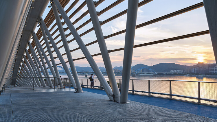 Общественное пространство на набережной Ханчжоу - Шелковый мост / Студия оригинального дизайна TJAD - Фотография интерьера, балка, перила