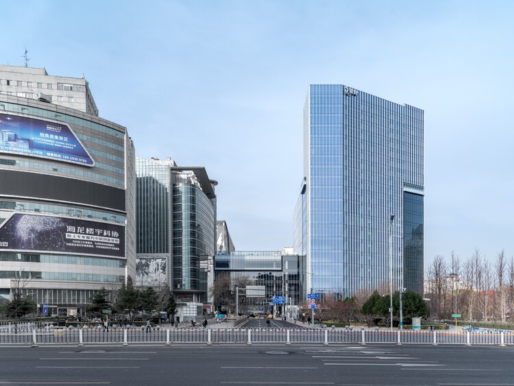 Модернизация и реконструкция здания электроники Dinghao / Nikken Sekkei — фотография экстерьера, городской пейзаж, фасад