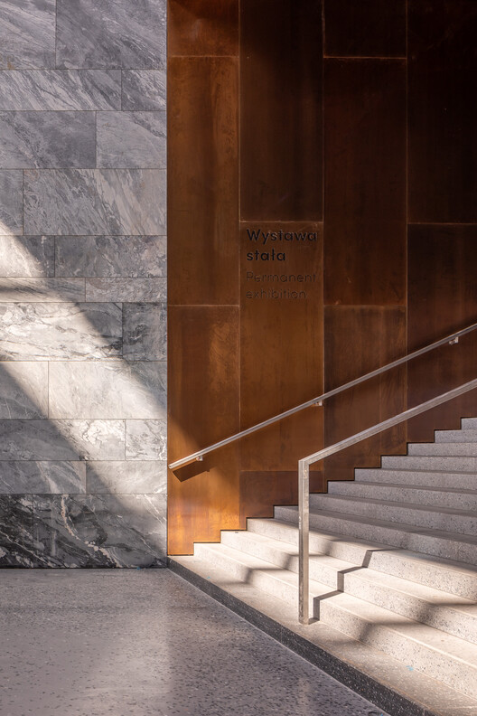 Музей польской истории / WXCA - Фотография интерьера, лестница, кирпич, перила, колонна