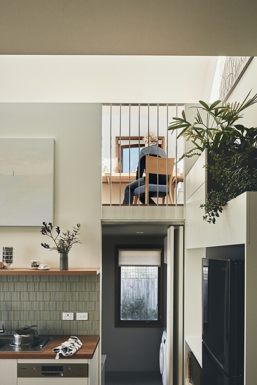 Дом Эшера / Промежуточная архитектура — фотография интерьера, окна, столешница