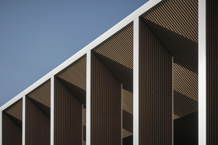 Жилые здания La Cadiere One Lake City / SCDA Architects — фотография экстерьера, фасад