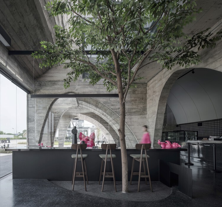 French Kitsch III Café / TOUCH Architect - Фотография интерьера, кухни, арки, аркады