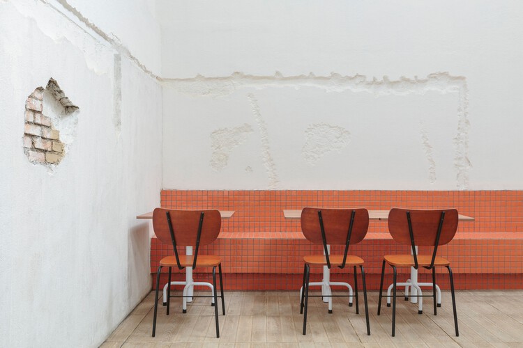 Ресторан Салу / KAS ARQ - Фотография интерьера, стул, стол