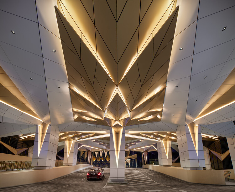 The W Macau, новейшее здание Захи Хадид в Studio City, открыто для публики — изображение 2 из 5
