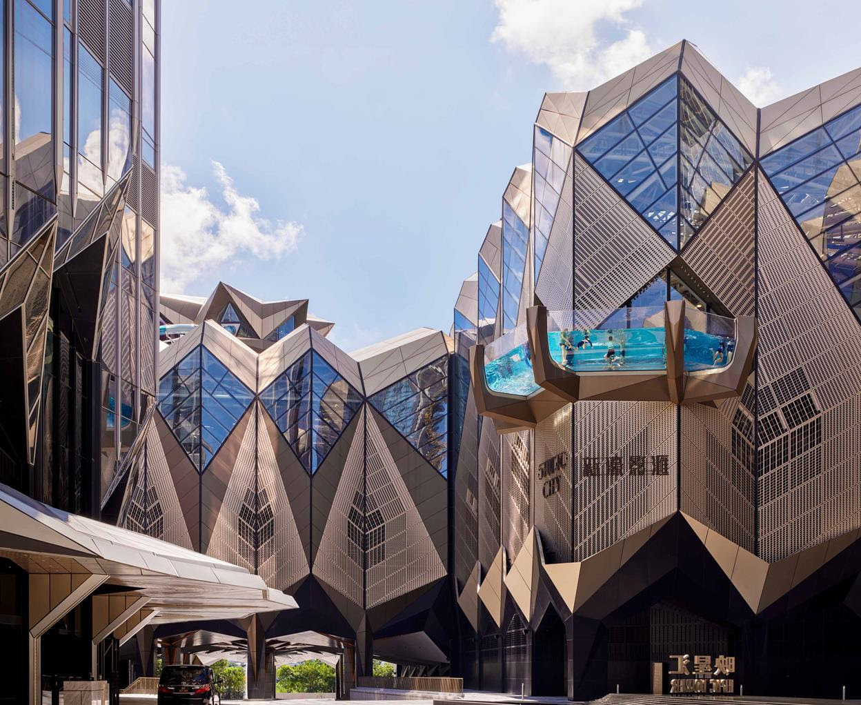 The W Macau, новейшее здание Захи Хадид в Studio City, открывается для публики