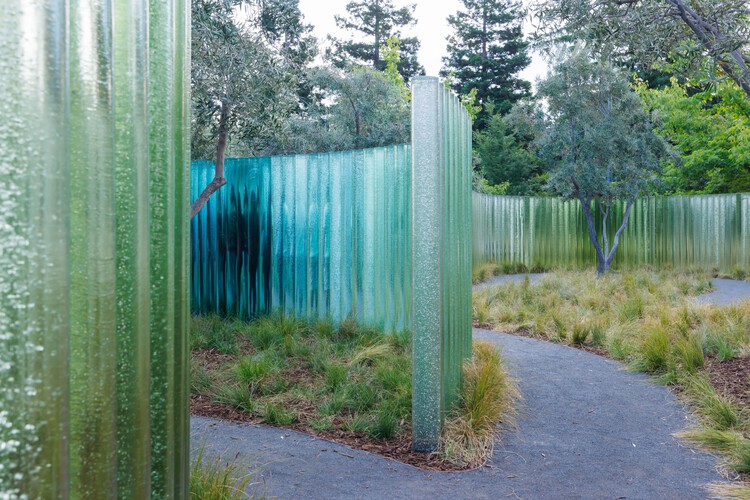 Установка Mirage / Zeller & Moye + Katie Paterson - Экстерьерная фотография, забор, лес, сад