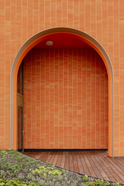 Весовой дом Waaggebouw / NEXT Architects - Фотография интерьера, дверь, кирпич, арка