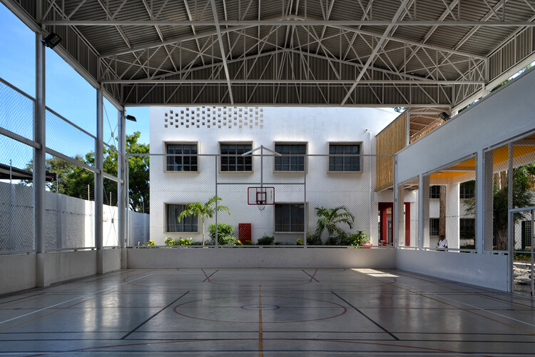 Средняя школа DIA / Консультанты-новаторы в области архитектуры — фотография интерьера, окон, фасада