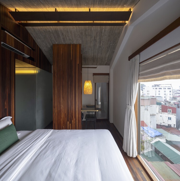 Concon Hotel / ARB Architects — Фотография интерьера, спальня, окна, балка