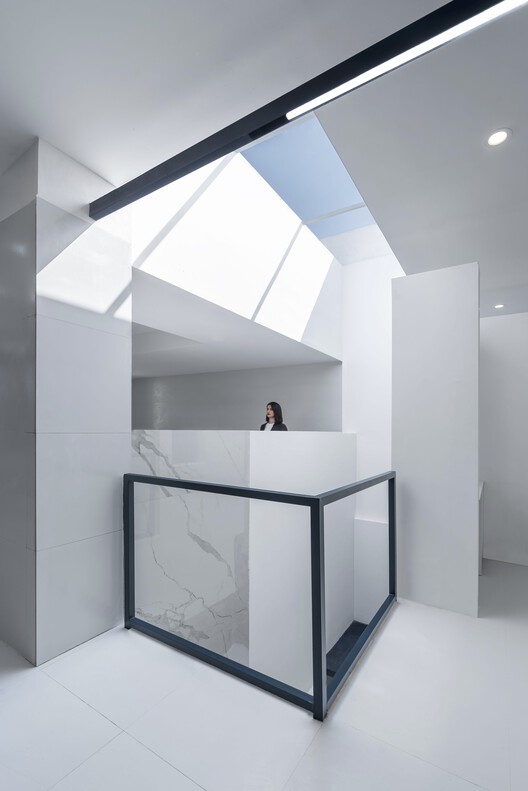 Машина городского дискурса, Лаборатория доктора Могими / Студия дизайна Darkefaza - Фотография интерьера, стекло