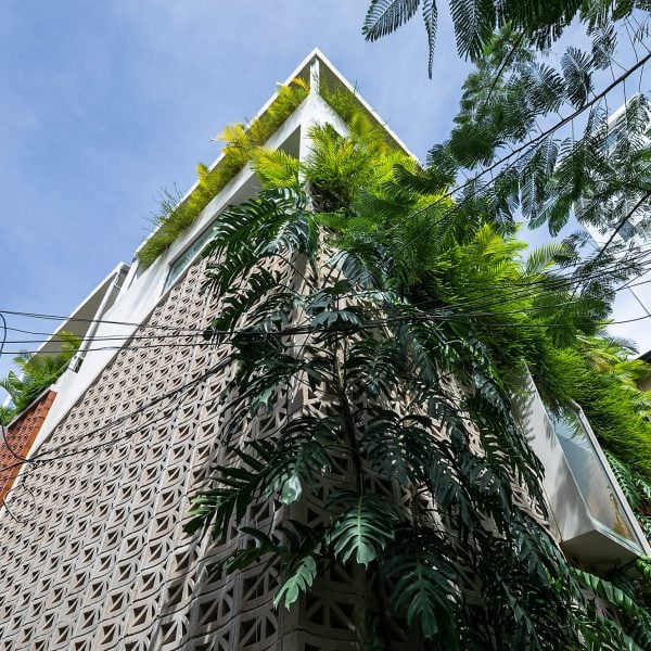 Bloom Architecture завершает строительство декоративных небольших домов в Камбодже