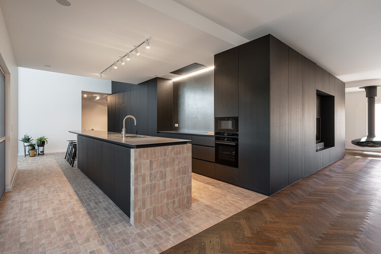 Черный ящик / Objekt Architecten - Фотография интерьера, кухня, столешница, раковина
