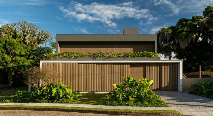 Lagoon House / Studio Bloco Arquitetura - Экстерьерная фотография, фасад, сад
