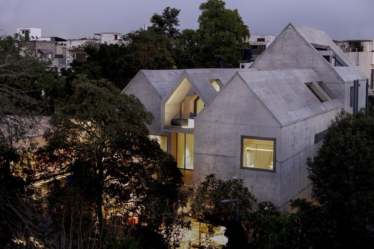 Дом Призмы / Matra Architects & Rurban Planners - Экстерьерная фотография, окна, фасад