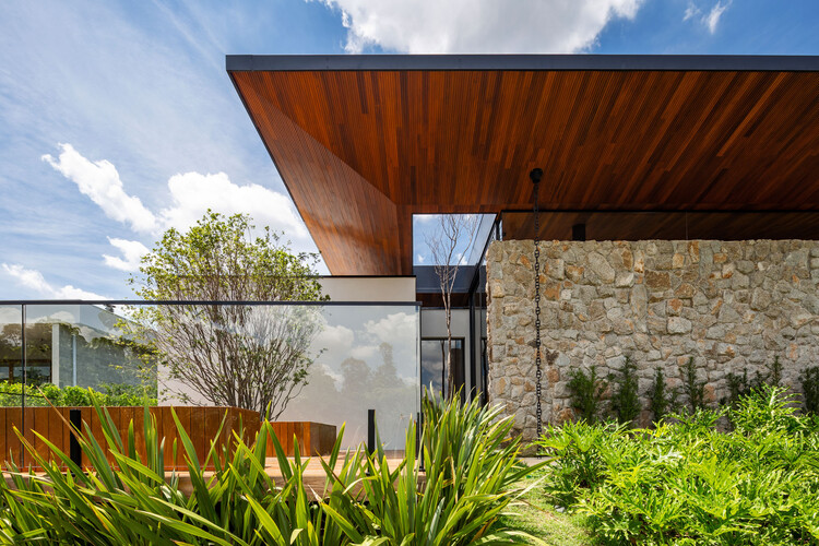 Terras House / Taguá Arquitetura - Экстерьерная фотография, окна, фасад, сад