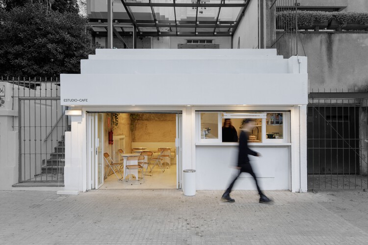 Кафе-студия / Toro Arquitectos - Фотография интерьера, окон, фасада