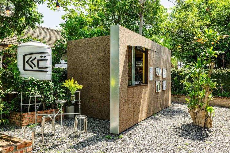 Кофе-бар Fang Gen Fa / Atelier Boter - фотография экстерьера, дверь, сад