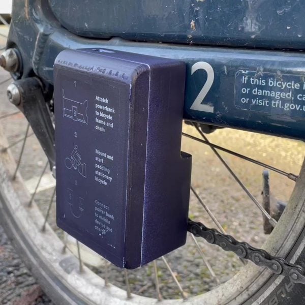 Люк Талбот взламывает прокатные велосипеды, чтобы бездомные могли заряжать телефоны