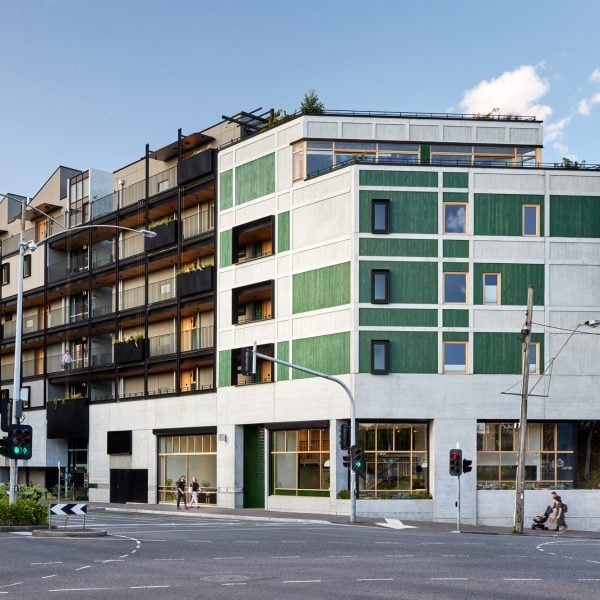 Пилообразная крыша оживляет жилье Ferrars & York от Six Degrees Architects