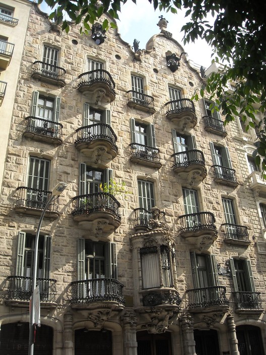 Путеводитель по архитектуре: 10 зданий Гауди, которые стоит увидеть в Барселоне — изображение 10 из 11