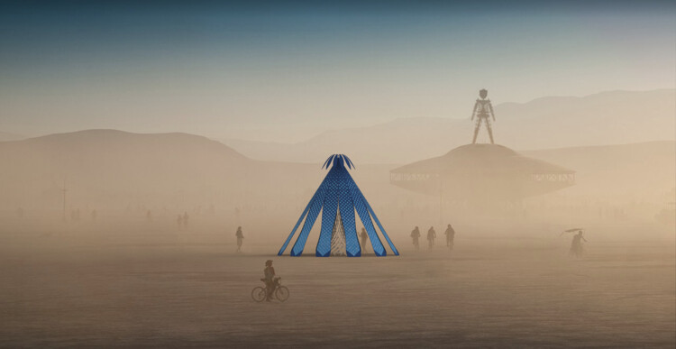 Живой вязаный павильон и храм сердца: 10 инсталляций и павильонов на фестивале Burning Man 2023 — изображение 1 из 46