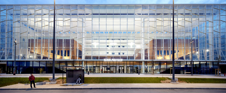 Центр биологии, фармации и химии Университета Париж-Сакле / Bernard Tschumi Architects + Groupe-6 Architects - Экстерьерная фотография, фасад, окна