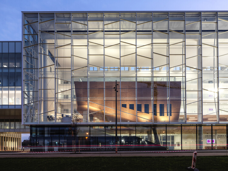 Центр биологии, фармации и химии Университета Париж-Сакле / Bernard Tschumi Architects + Groupe-6 Architects - Экстерьерная фотография, окна, фасад