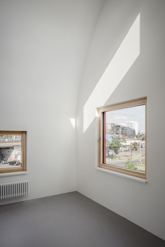 Haus 2+ / Office ParkScheerbarth - Фотография интерьера, окна