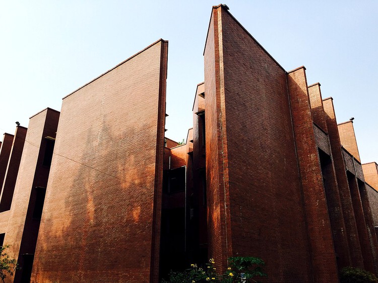 Региональный модернизм в Бангладеш: архитектура Мужарул Ислама — изображение 5 из 6