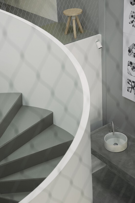 Галерея Tasman / Benn + Penna Architecture - Фотография интерьера, ванная комната, лестница, окна, перила