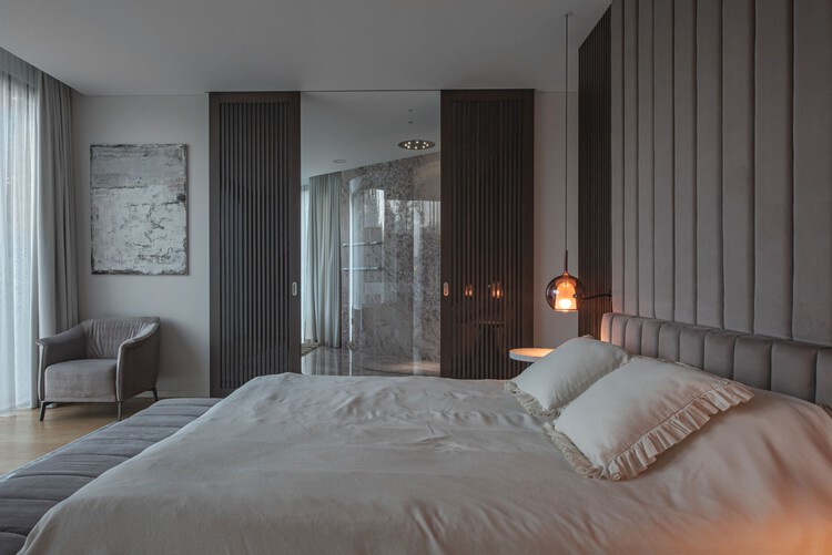 Дом в Вильнюсе / Архитектурное бюро G.Natkevicius & Partners - Фотография интерьера, спальня, кровать