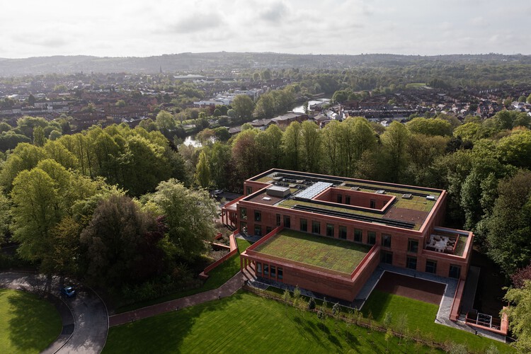 Королевская бизнес-школа / TODD Architects – Экстерьерная фотография, сад