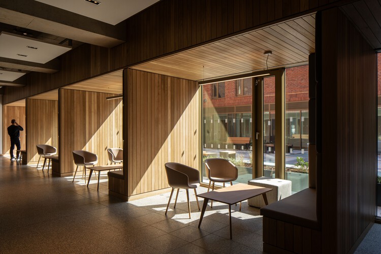Королевская бизнес-школа / TODD Architects — Фотография интерьера, столовая, стол, стул