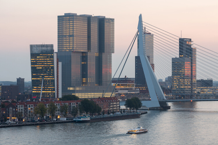 Путеводитель по Роттердаму: 20 интересных проектов в морском центре Нидерландов — изображение 15 из 23