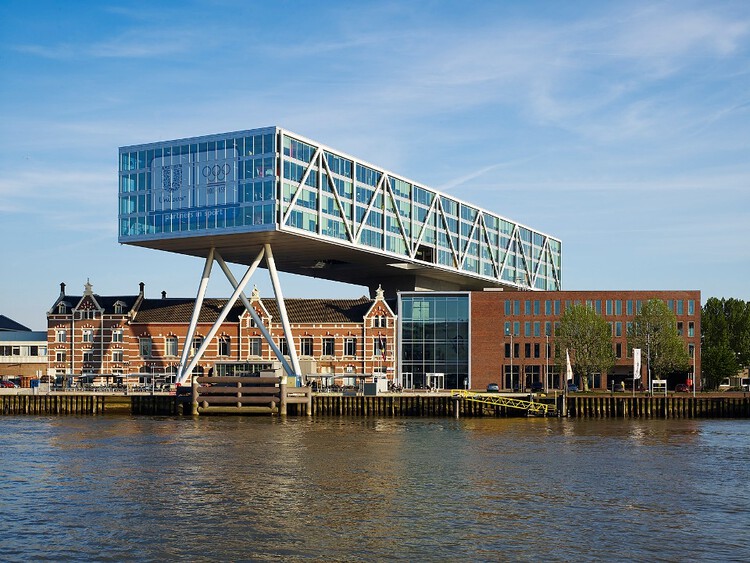 Путеводитель по Роттердаму: 20 интересных проектов в морском центре Нидерландов — изображение 4 из 23