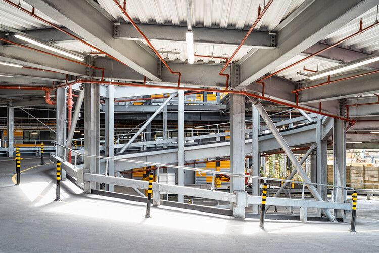 Индустрия / Haworth Tompkins — фотография интерьера, лестницы, сталь