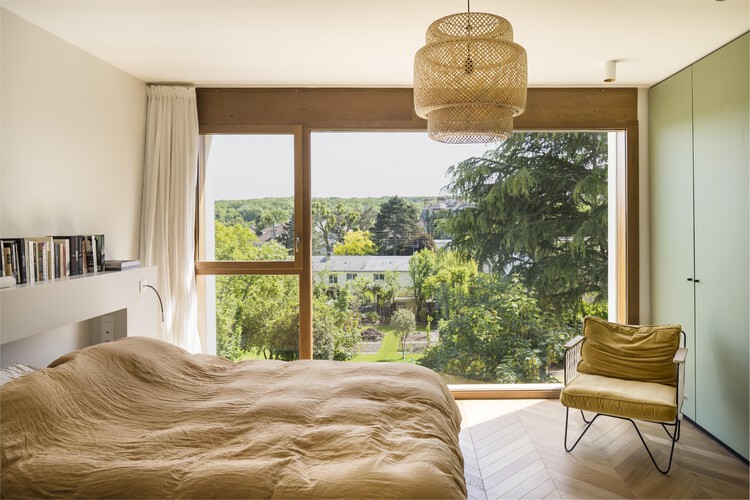 Франсилианский дом / HEMAA - Фотография интерьера, спальня, дерево, окна