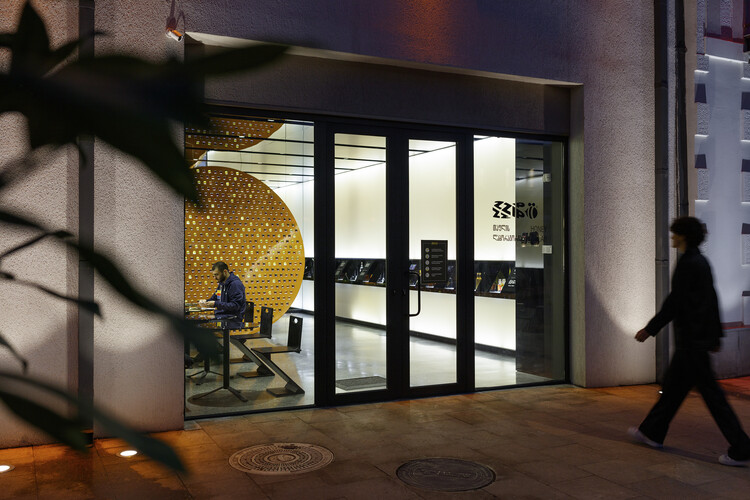 Магазин меда Zzip / Лаборатория архитектуры №3 - Фотография интерьера, двери