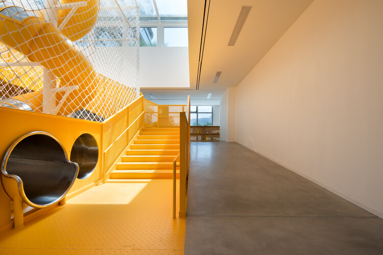 Unity Preschool / Studio Jia — Фотография интерьера, лестницы, перила