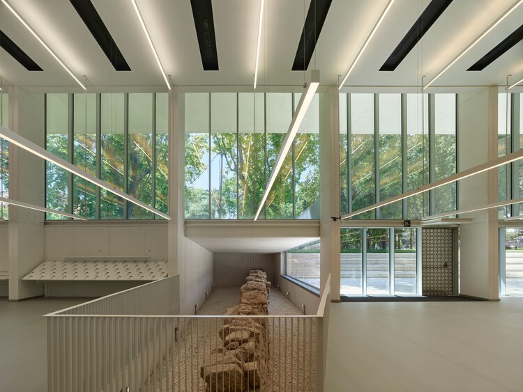 Публичная библиотека Кордовы / Paredes Pedrosa Arquitectos - Фотография интерьера, фасада, перил, окон