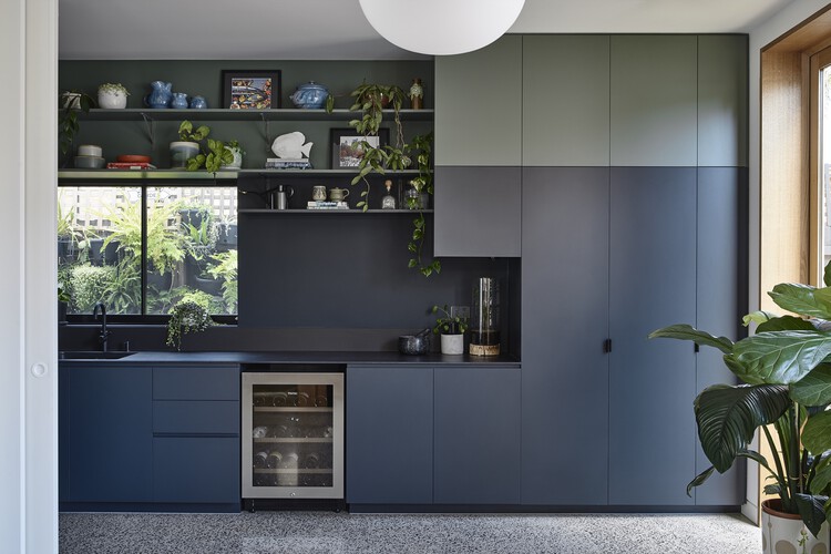 Дом Гельвеция / Austin Maynard Architects — Фотография интерьера, кухня, столешница, раковина
