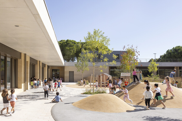 Школа и гимназия Жака Ширака / BPA ARCHITECTURE — Фотография экстерьера