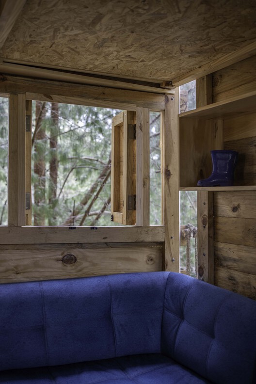 Дом на дереве / FB+ estudio - Фотография интерьера, окна, балка