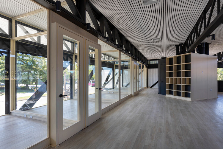 Учебный центр Campus Los Niches / Carreño Sartori Arquitectos - Фотография интерьера, окна, фасад, балка